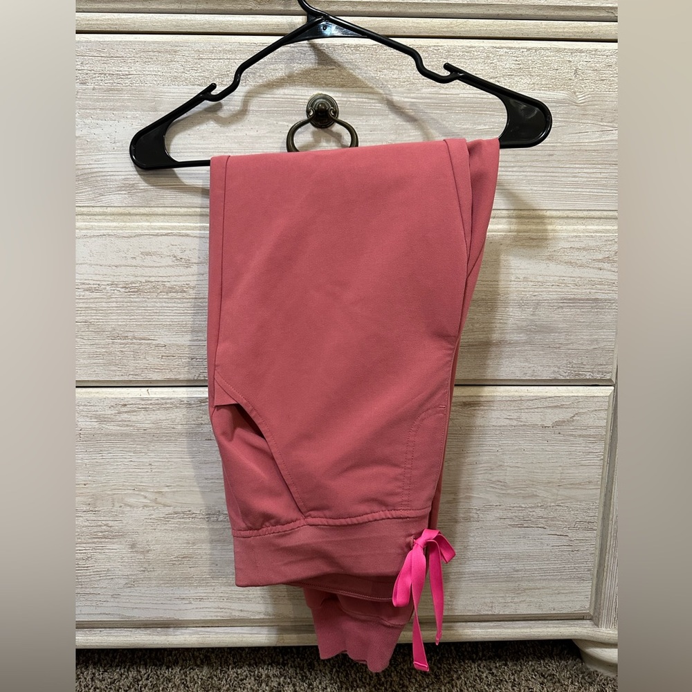 Figs Quartz Breast Cancer Awareness